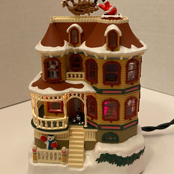 2001 Hallmark Keepsake Up on the Housetop with Light String...